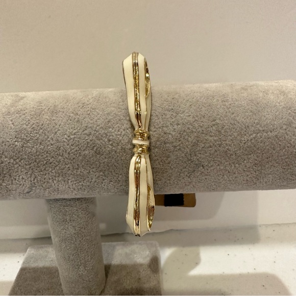 NWT Sequin by Nordstrom Clamper Bracelet- Bow in gold tone & ivory enamel - Picture 7 of 11